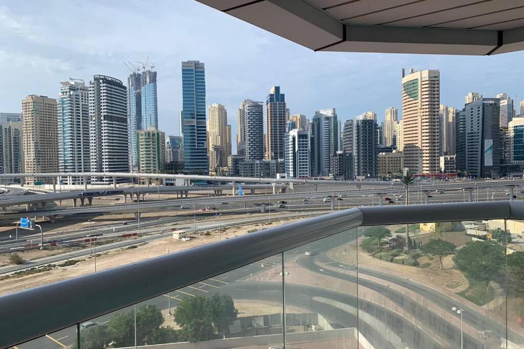 Cozy 2bhk Near To Dmcc Metro Station -505 * Dubai