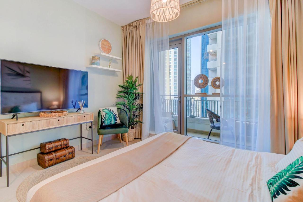 Durrani Homes - Luxurious Near Mall With Pool View *