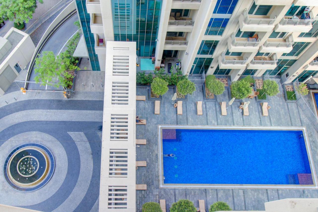 Daire Durrani Homes - Luxurious Near Mall With Pool View *
