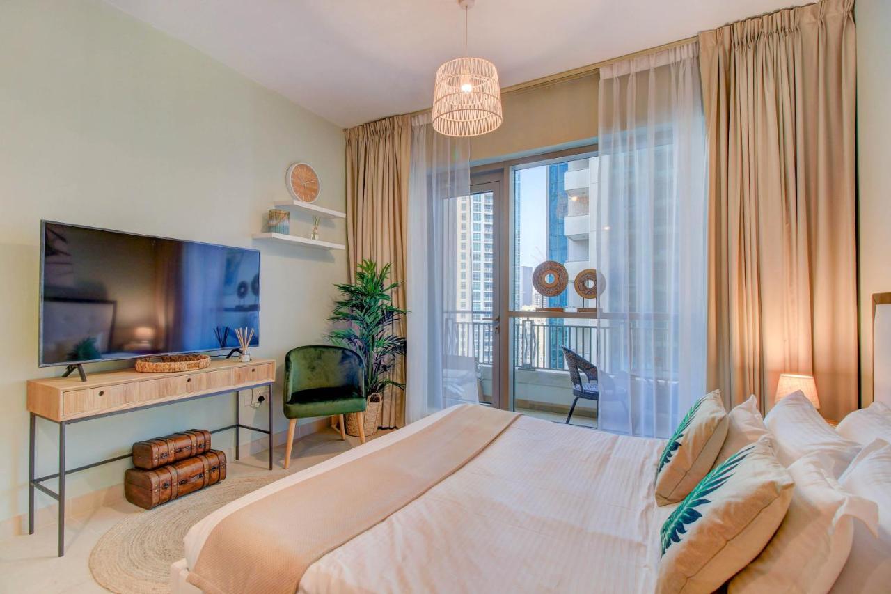 Durrani Homes - Luxurious Near Mall With Pool View Daire