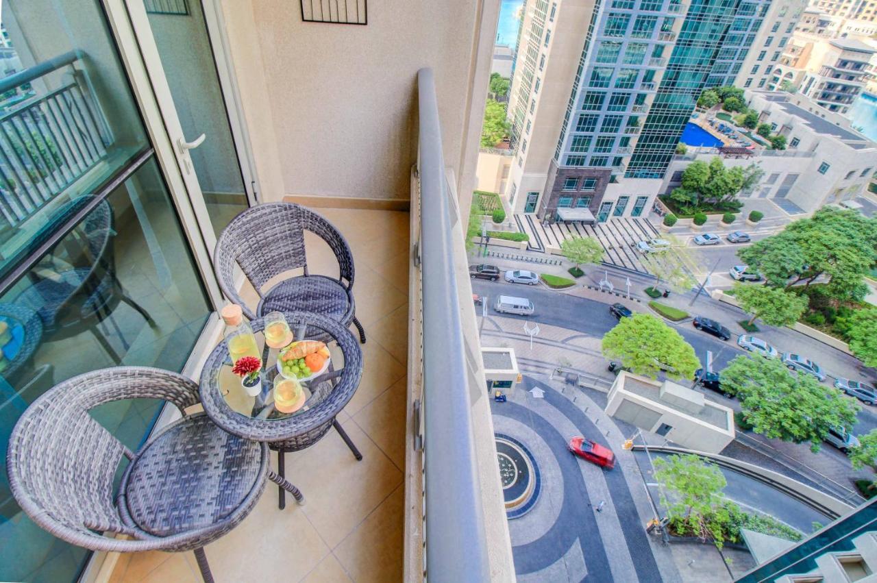 Daire Durrani Homes - Luxurious Near Mall With Pool View