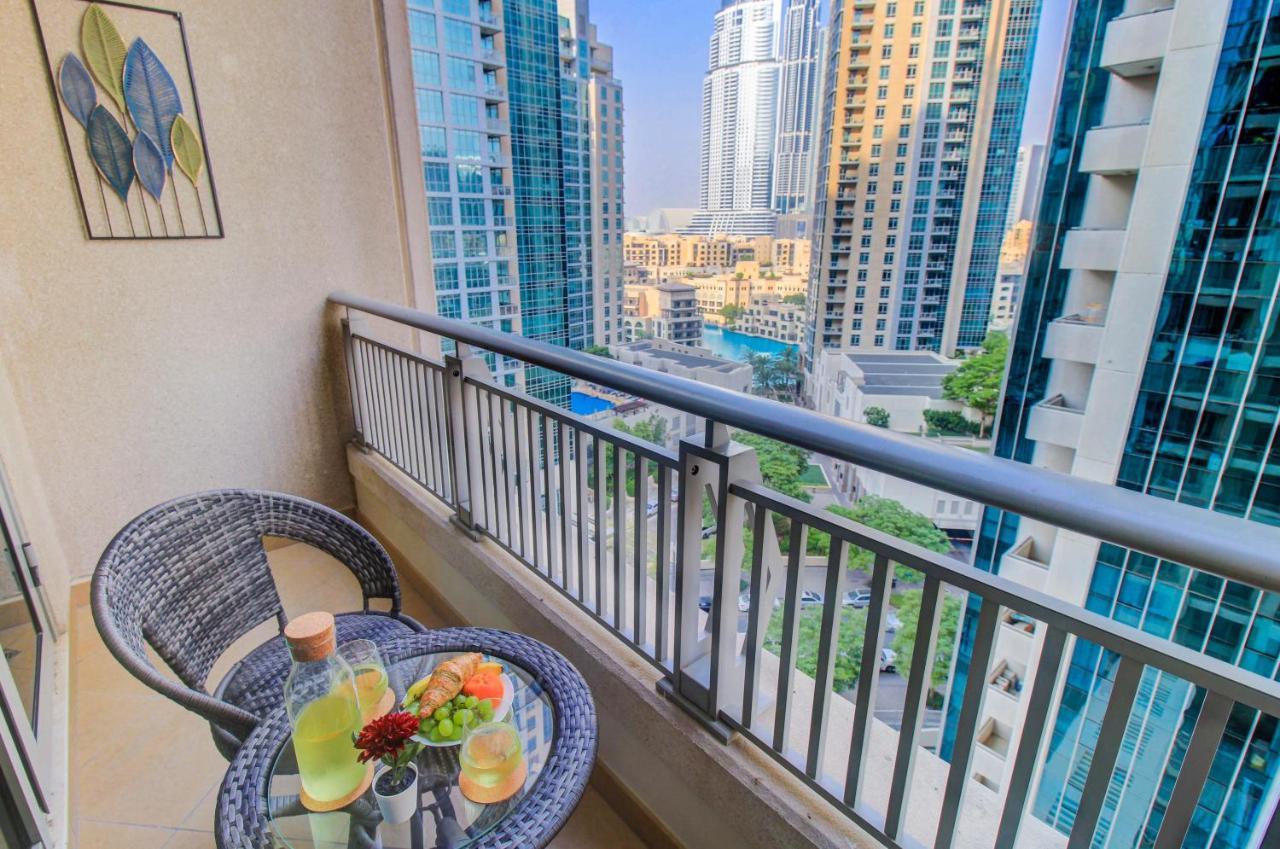 Daire Durrani Homes - Luxurious Near Mall With Pool View