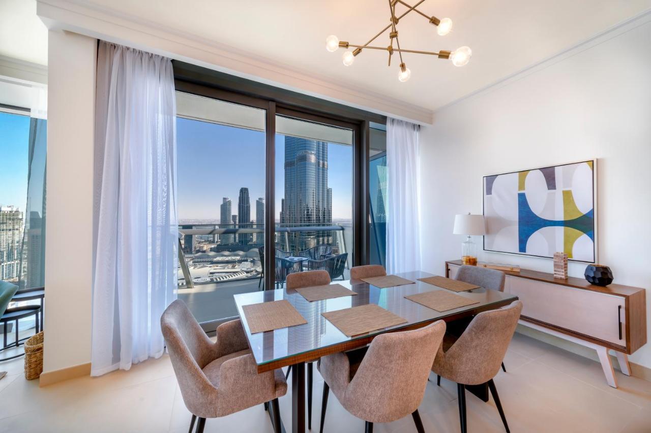 Full Burj Khalifa View: Atlas Homestays - 03 Bedroom At Burj Vista 5005 Apartment Dubai
