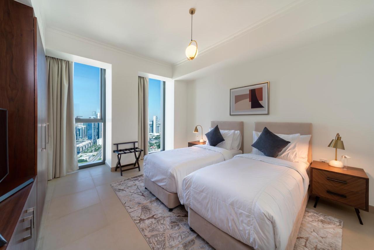 Full Burj Khalifa View: Atlas Homestays - 03 Bedroom At Burj Vista 5005 Apartment