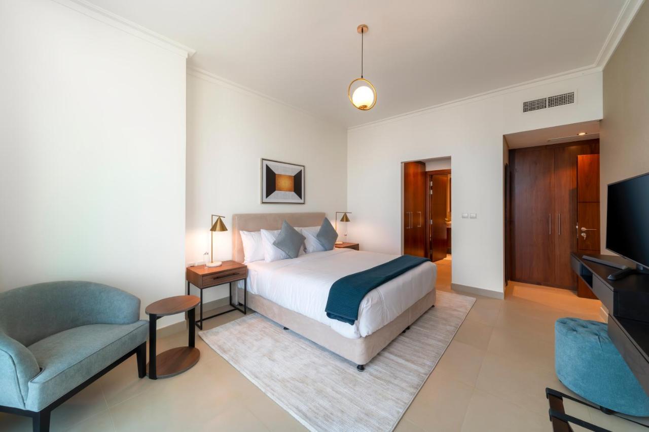 Apartment Full Burj Khalifa View: Atlas Homestays - 03 Bedroom At Burj Vista 5005 *