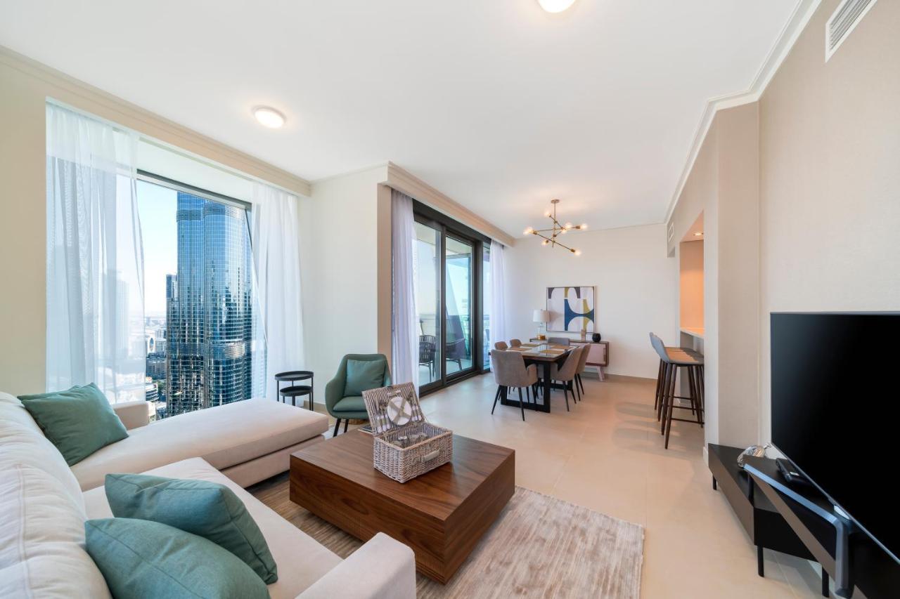 Apartment Full Burj Khalifa View: Atlas Homestays - 03 Bedroom At Burj Vista 5005 Dubai