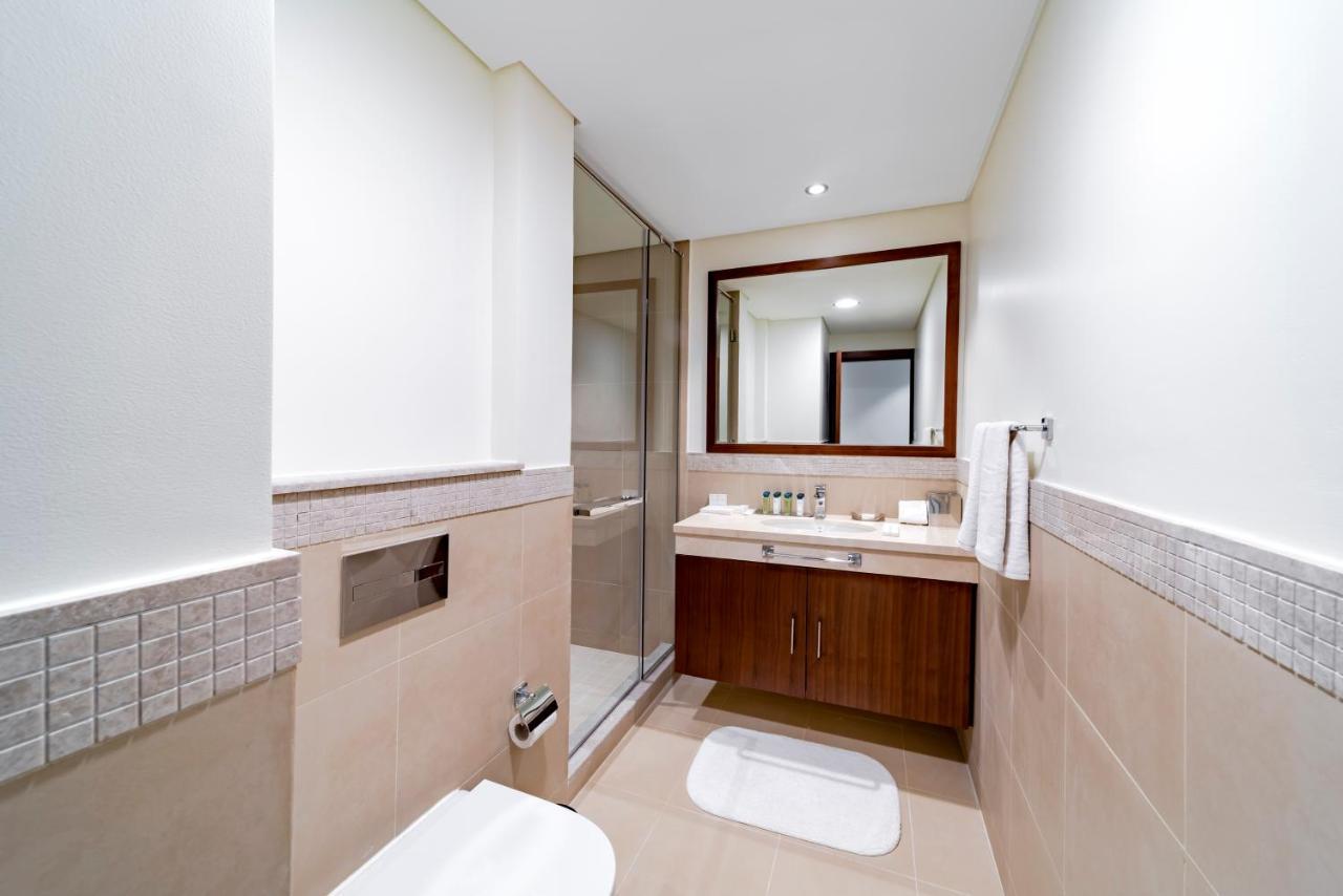 Full Burj Khalifa View: Atlas Homestays - 03 Bedroom At Burj Vista 5005 * Dubai