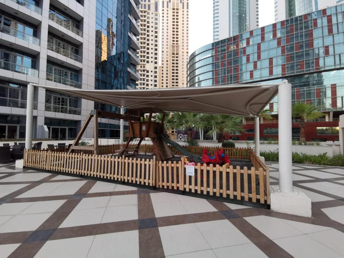 Icon Casa Living - Bay Tower Apartment Dubai