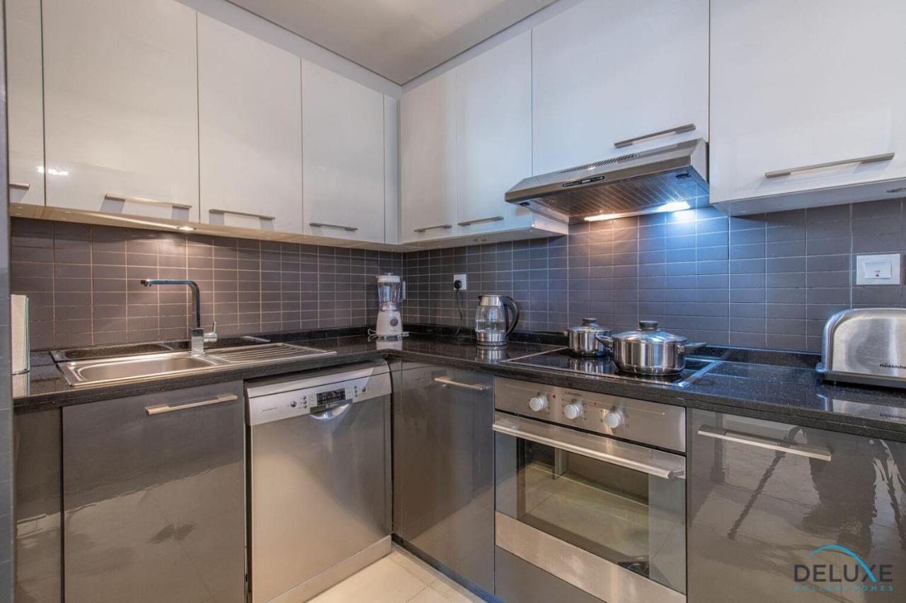 Daire Neat 2br At Silverine Tower Marina By Deluxe Holiday Homes Dubai