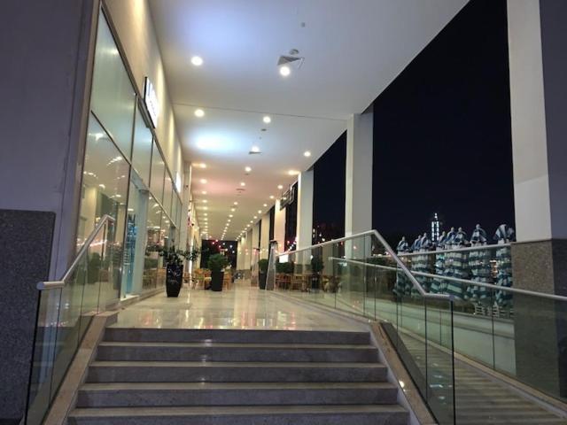 Apartment Holiday Apartment In Palm Jumeirah With Beach Access *