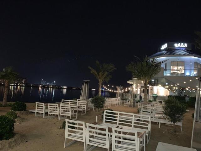 Apartment Holiday Apartment In Palm Jumeirah With Beach Access *