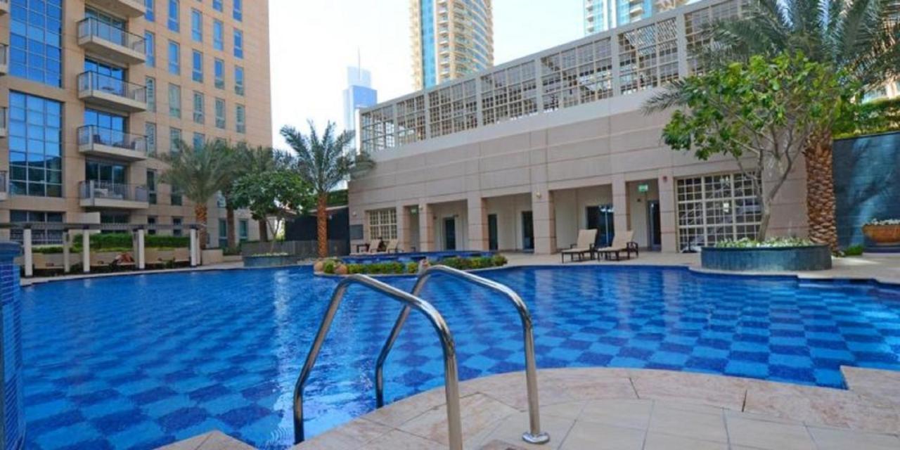 Higuests - Luxury Apt With Balcony, Steps From Burj Khalifa Apartment Dubai