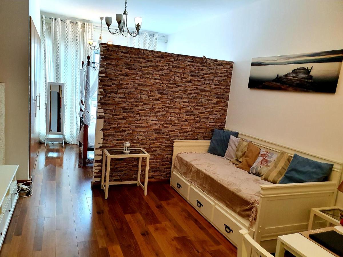 Studio - Skycourts Apartment Dubai