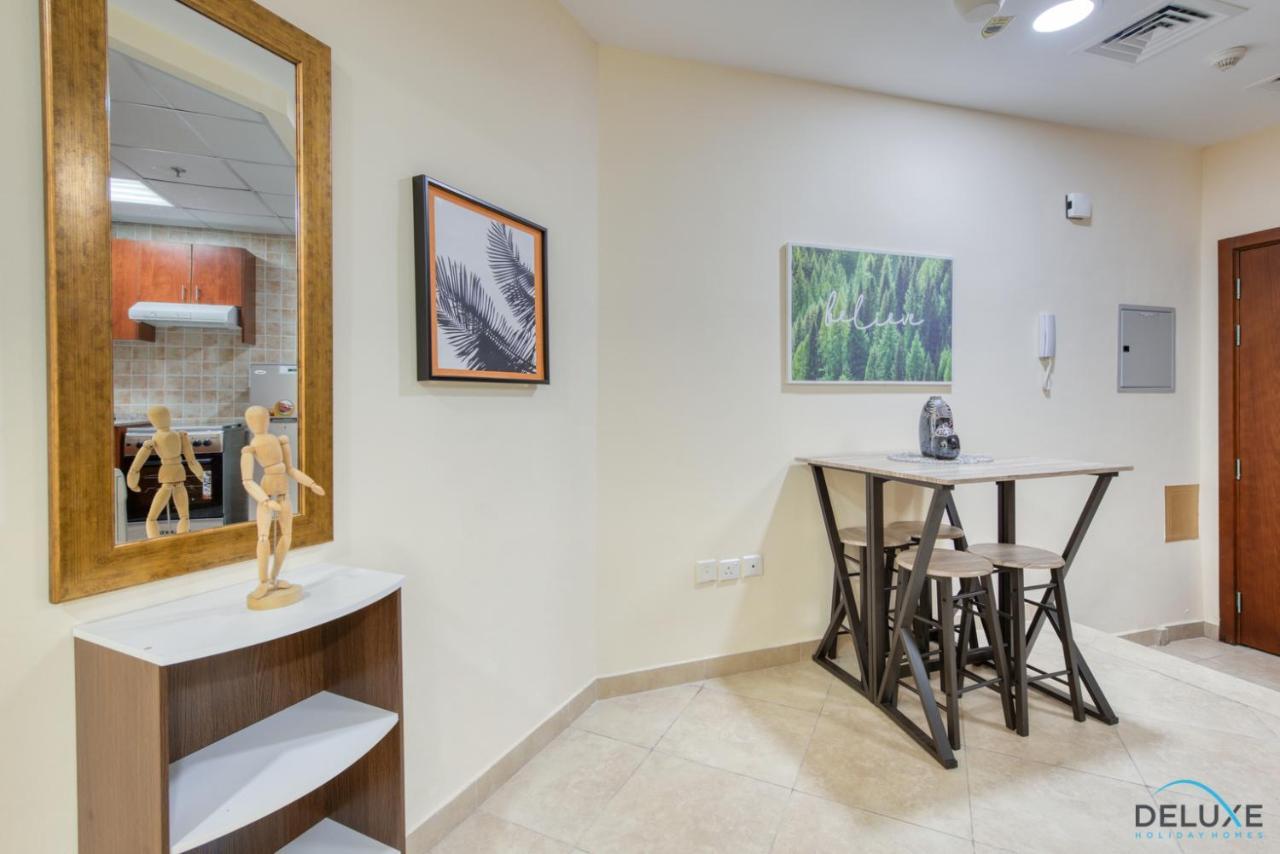 Apartment Minutes Away To Metro Unit With Nearby Retail Outlets, Gate 2, Jumeirah Towers By Deluxe Homes *