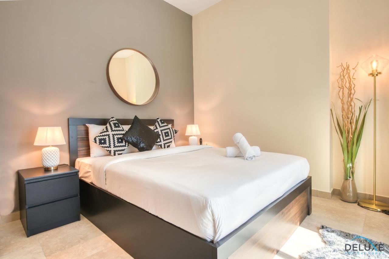 Minutes Away To Metro Unit With Nearby Retail Outlets, Gate 2, Jumeirah Towers By Deluxe Homes *