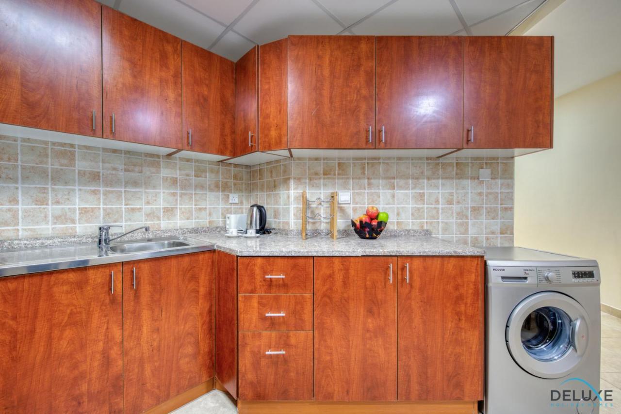 Apartment Minutes Away To Metro Unit With Nearby Retail Outlets, Gate 2, Jumeirah Towers By Deluxe Homes