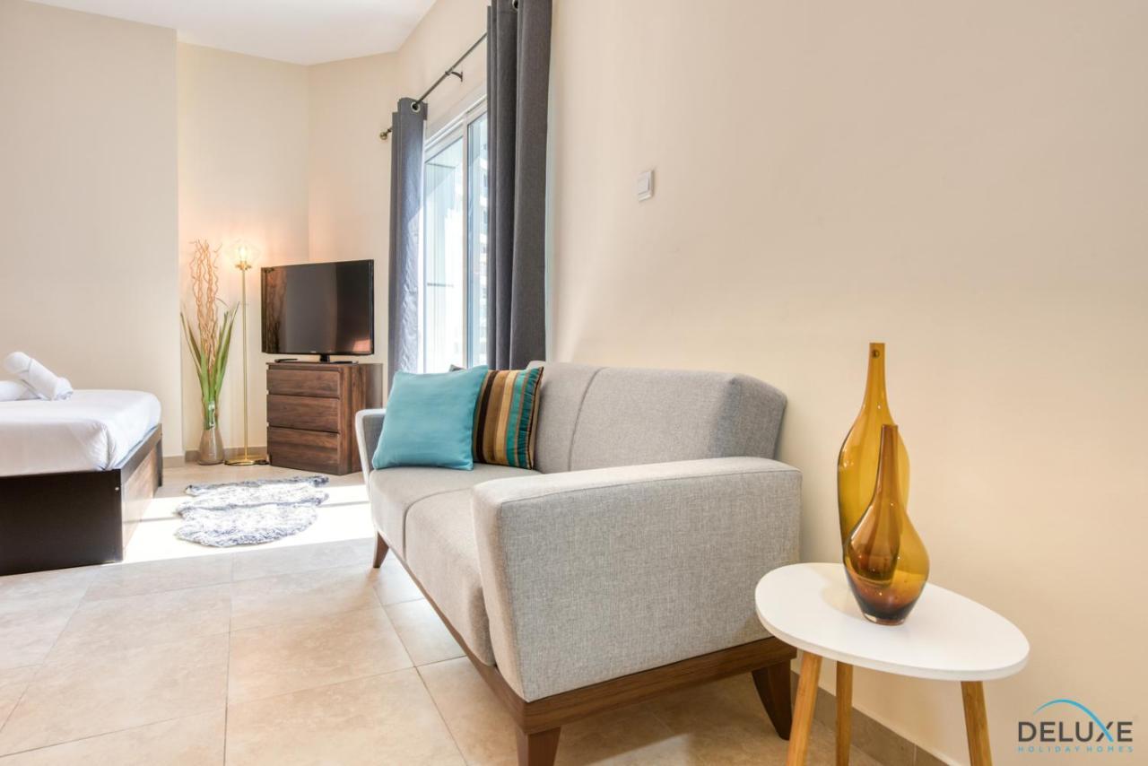 Apartment Minutes Away To Metro Unit With Nearby Retail Outlets, Gate 2, Jumeirah Towers By Deluxe Homes