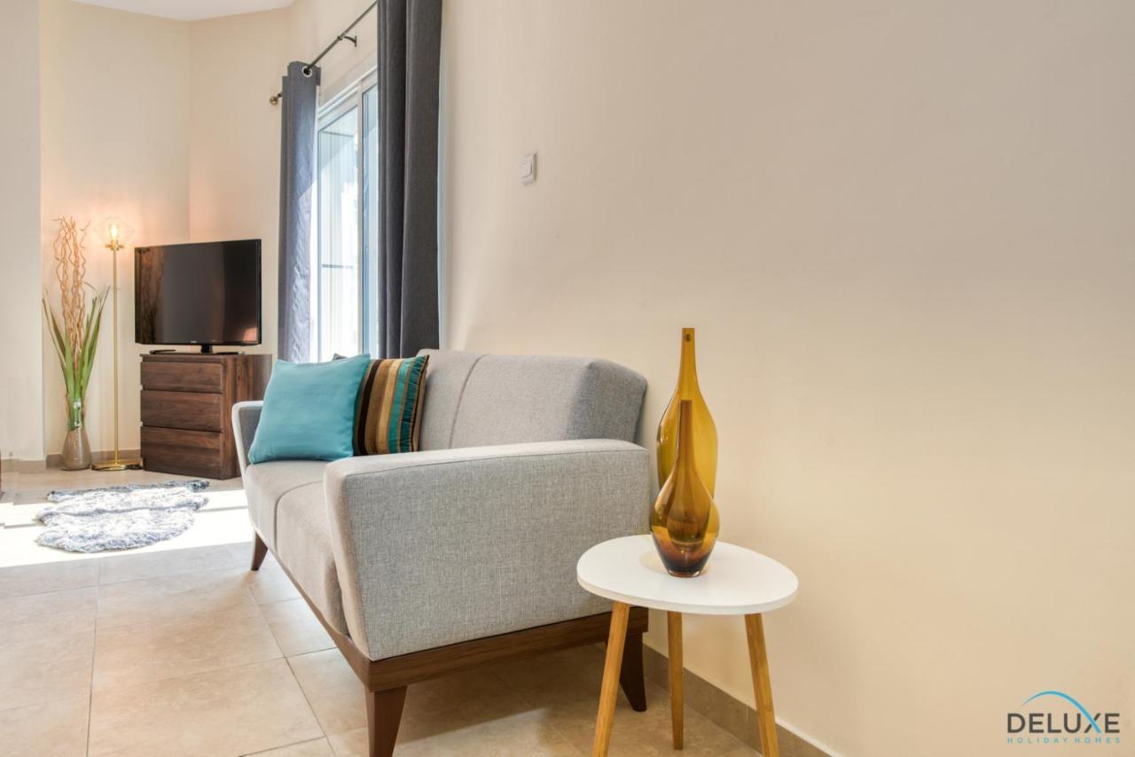 Apartment Minutes Away To Metro Unit With Nearby Retail Outlets, Gate 2, Jumeirah Towers By Deluxe Homes *