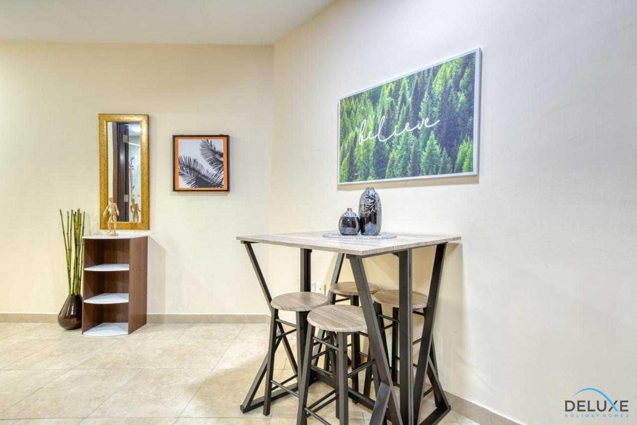 Apartment Minutes Away To Metro Unit With Nearby Retail Outlets, Gate 2, Jumeirah Towers By Deluxe Homes *