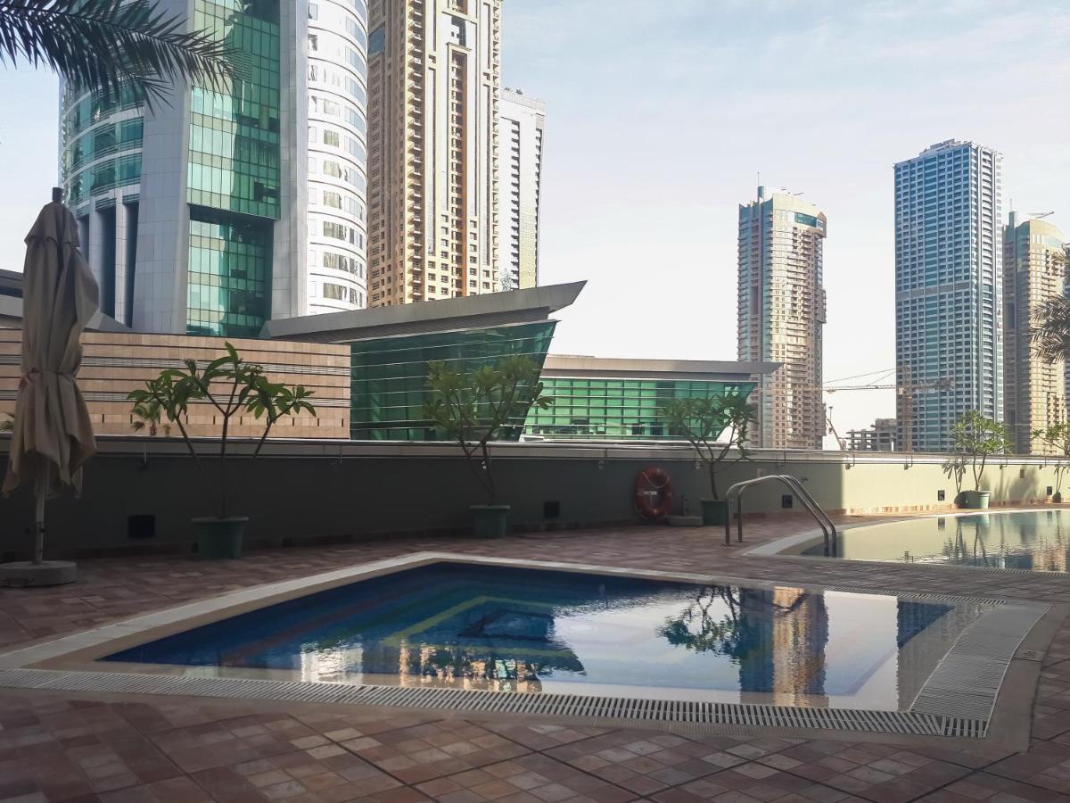 Higuests - Cozy Studio With Panoramic Views On The Lake Apartment Dubai