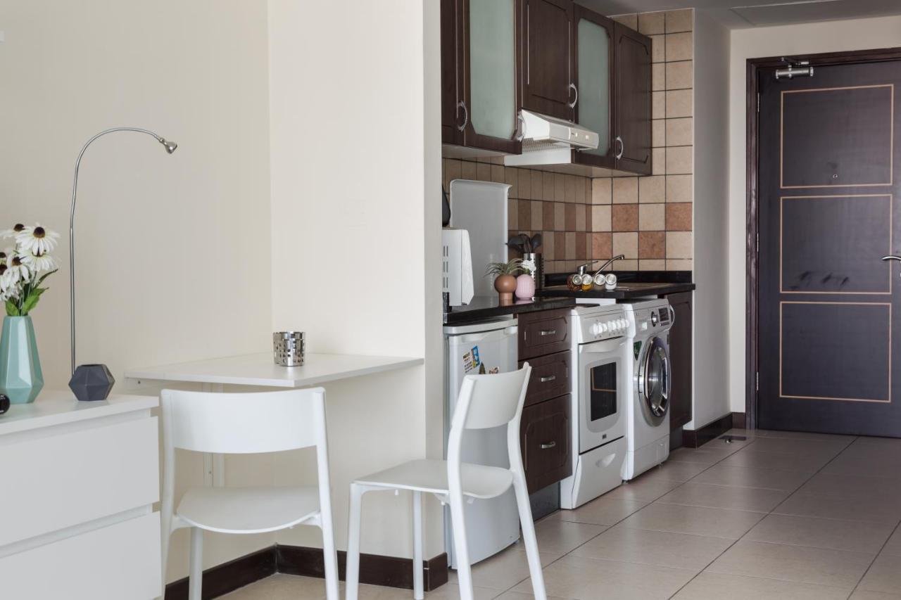 Higuests - Cozy Studio With Panoramic Views On The Lake Apartment Dubai