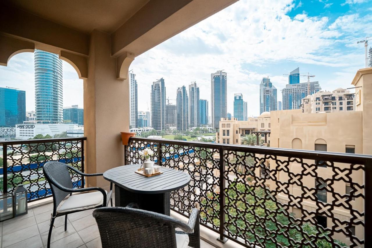Apartment Higuests - Spacious Apt With Private Balcony In Old Town *