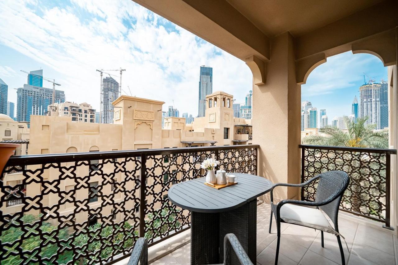 Higuests - Spacious Apt With Private Balcony In Old Town