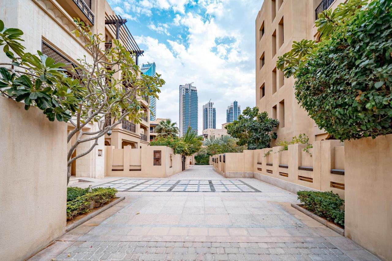 Higuests - Spacious Apt With Private Balcony In Old Town *