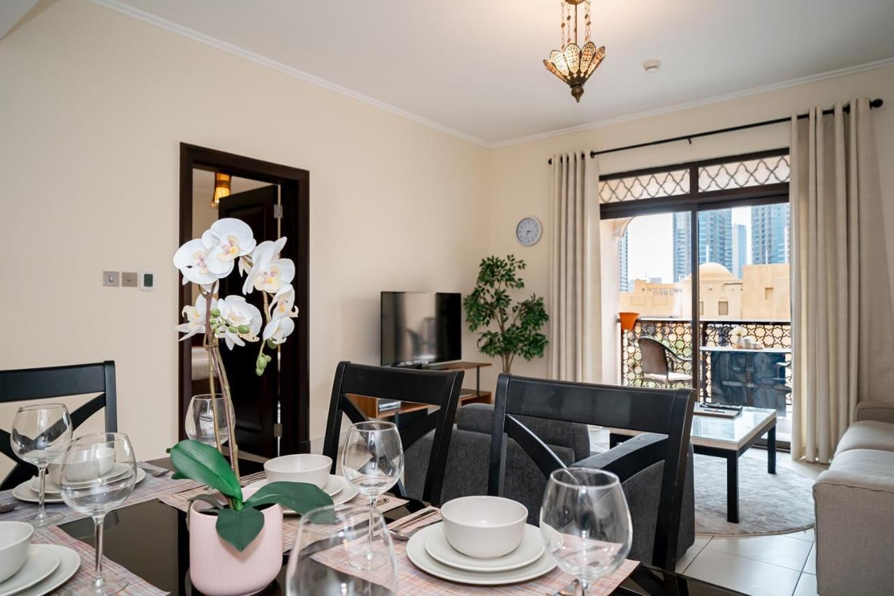 Higuests - Spacious Apt With Private Balcony In Old Town Apartment *