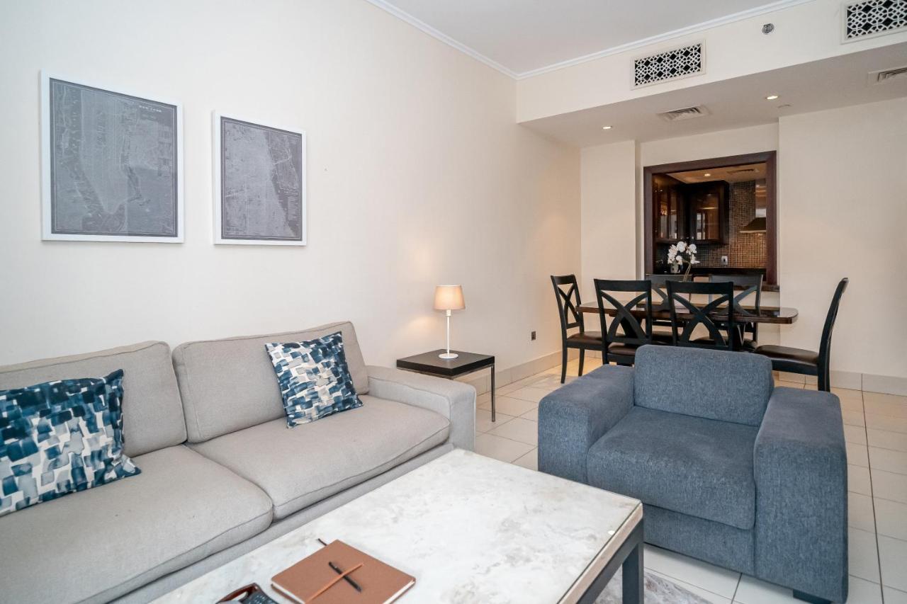 Apartment Higuests - Spacious Apt With Private Balcony In Old Town