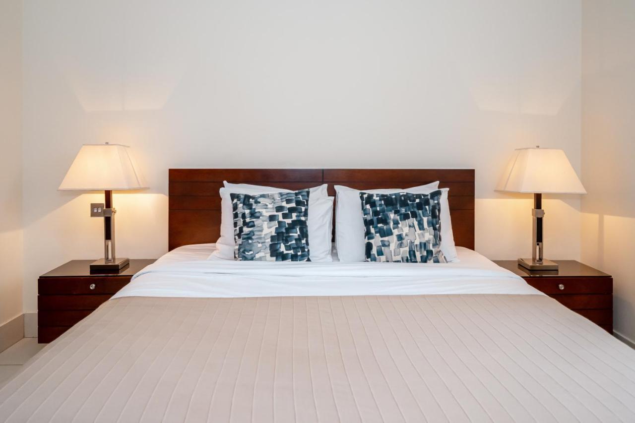 Higuests - Spacious Apt With Private Balcony In Old Town *