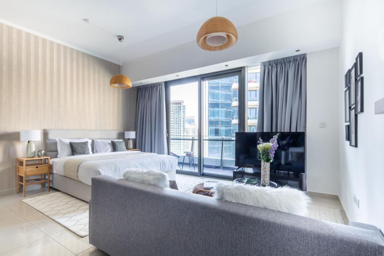 Frank Porter - Silverene Tower Daire Dubai
