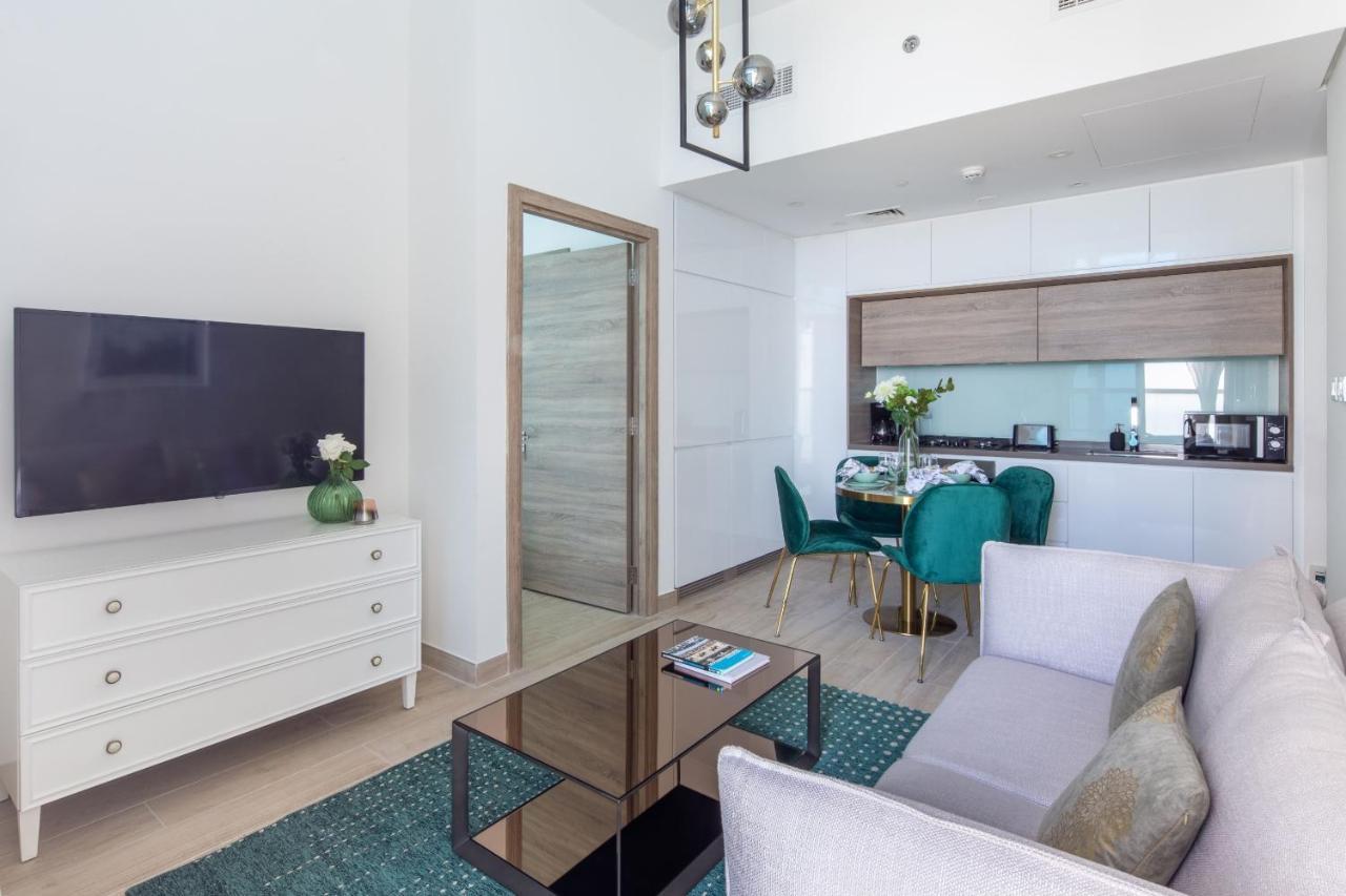 Frank Porter - Studio One Apartment