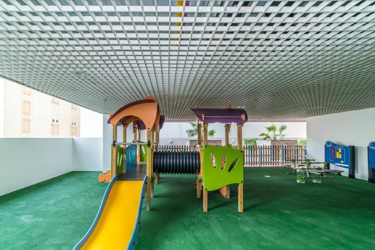 Bnbme-2b-marinaarcade-705 *