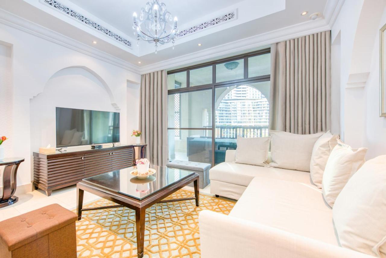 Maison Privee - Opulent Apt Beside Mall W Burj Khalifa Views