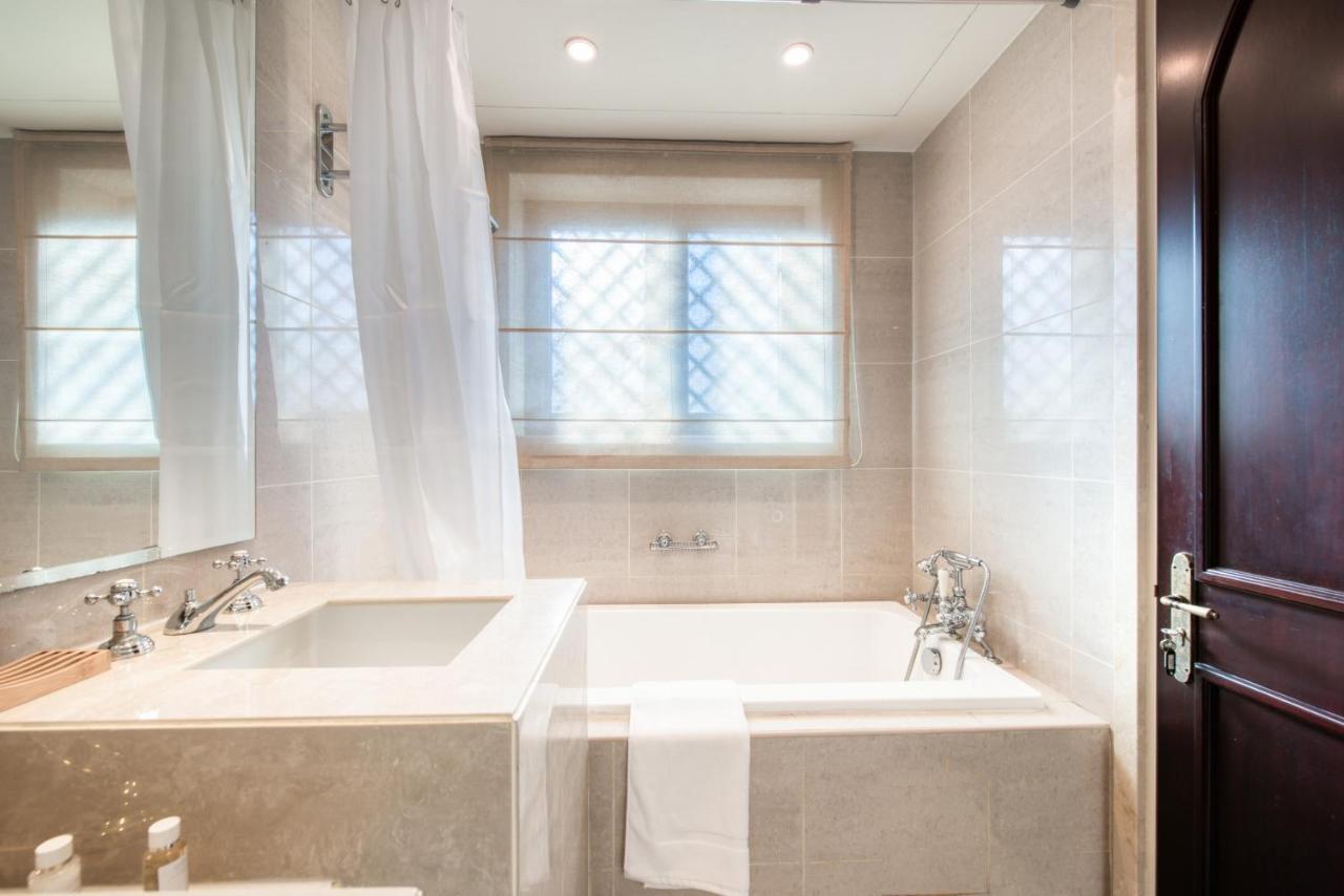 Maison Privee - Opulent Apt Beside Mall W Burj Khalifa Views