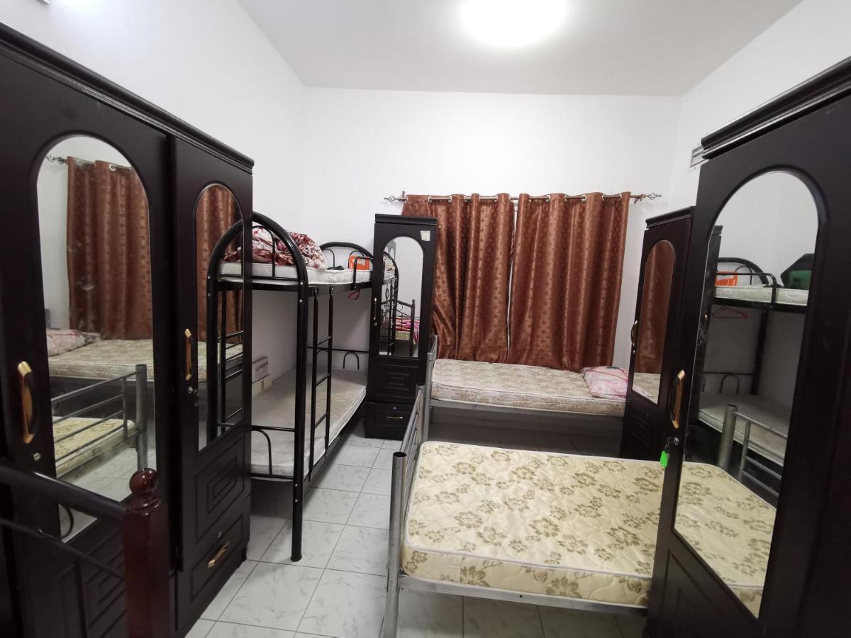 Bed Space For Males Near Metro Station Hostel *