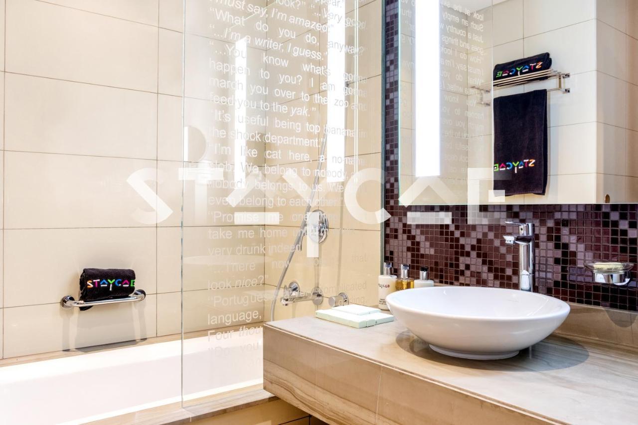Staycae Paramount Towers Apartment Dubai