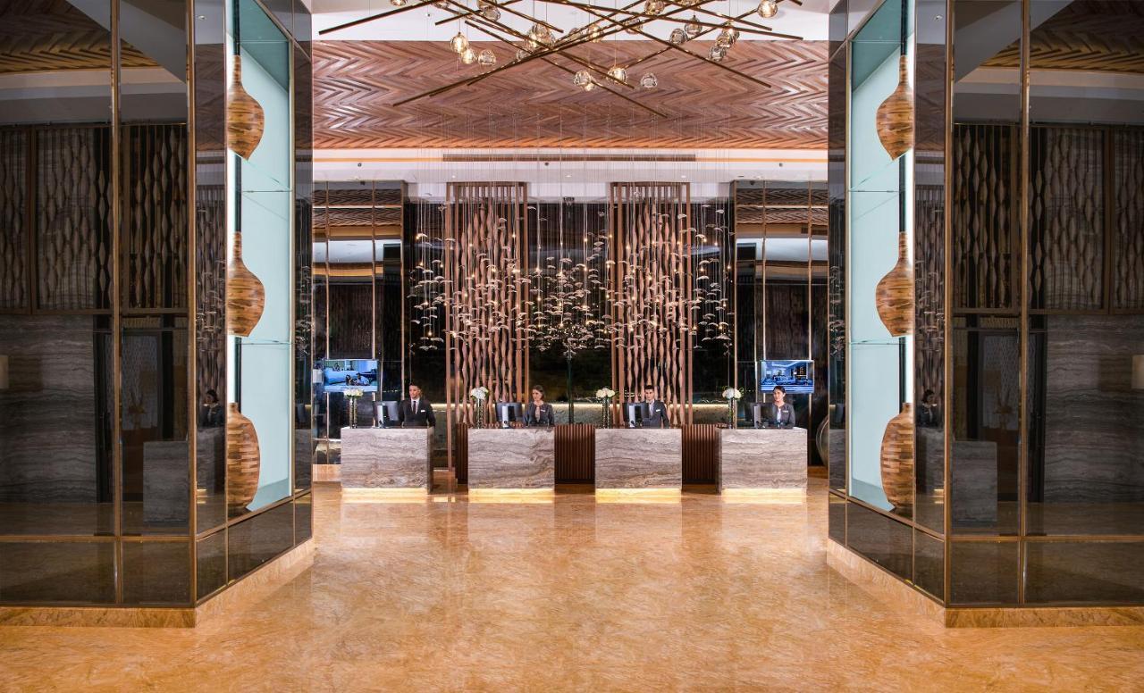 Al Jaddaf Rotana Hotel 5*