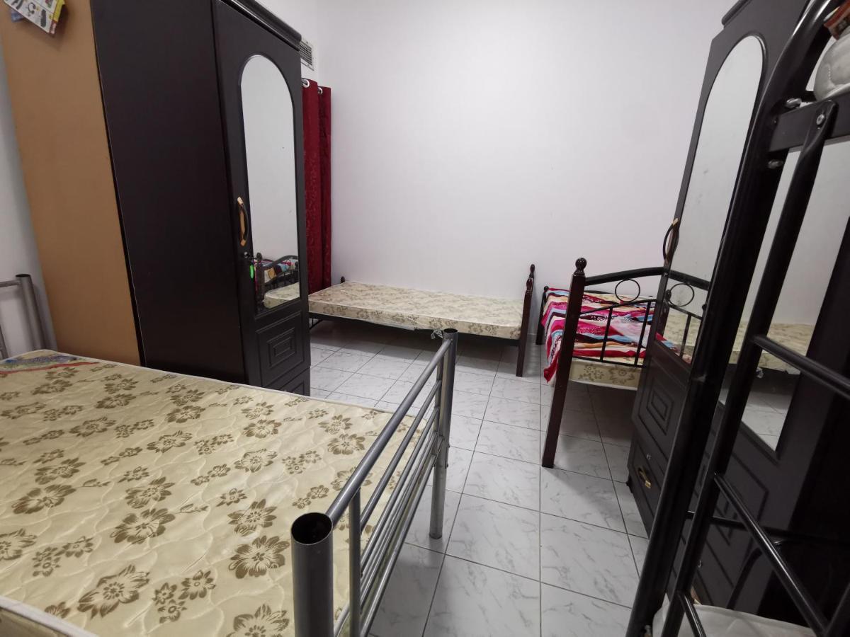 Hostel Bed Space For Males Near Metro Station