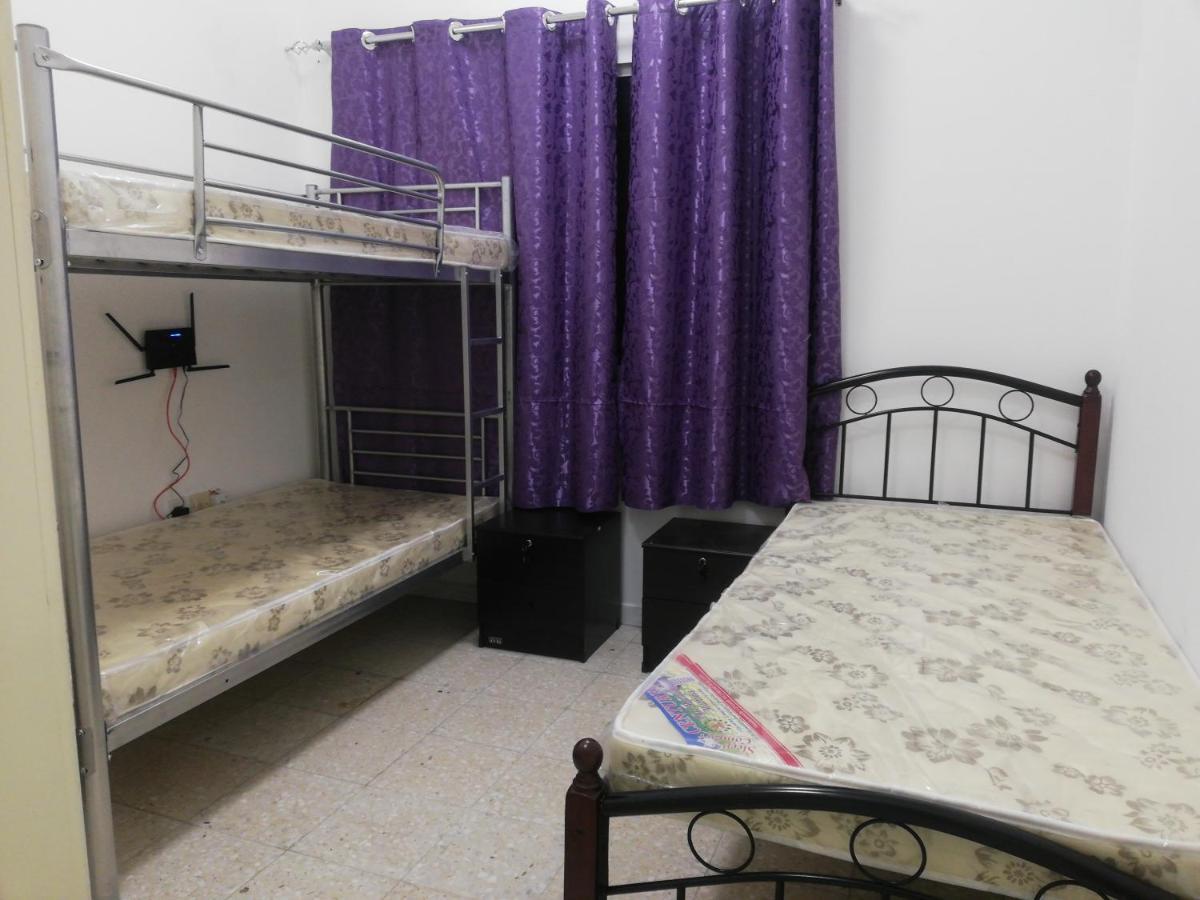 Bed Space For Males Near Metro Station *