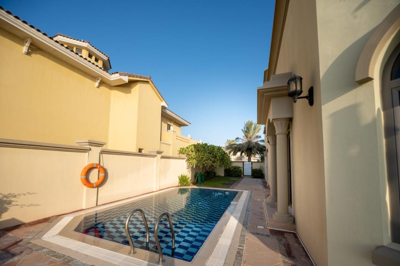 The S Holiday Homes - Luxurious 5 Bedrooms At Palm Jumeirah With Private Swimming Pool And Private Beach Access Villa