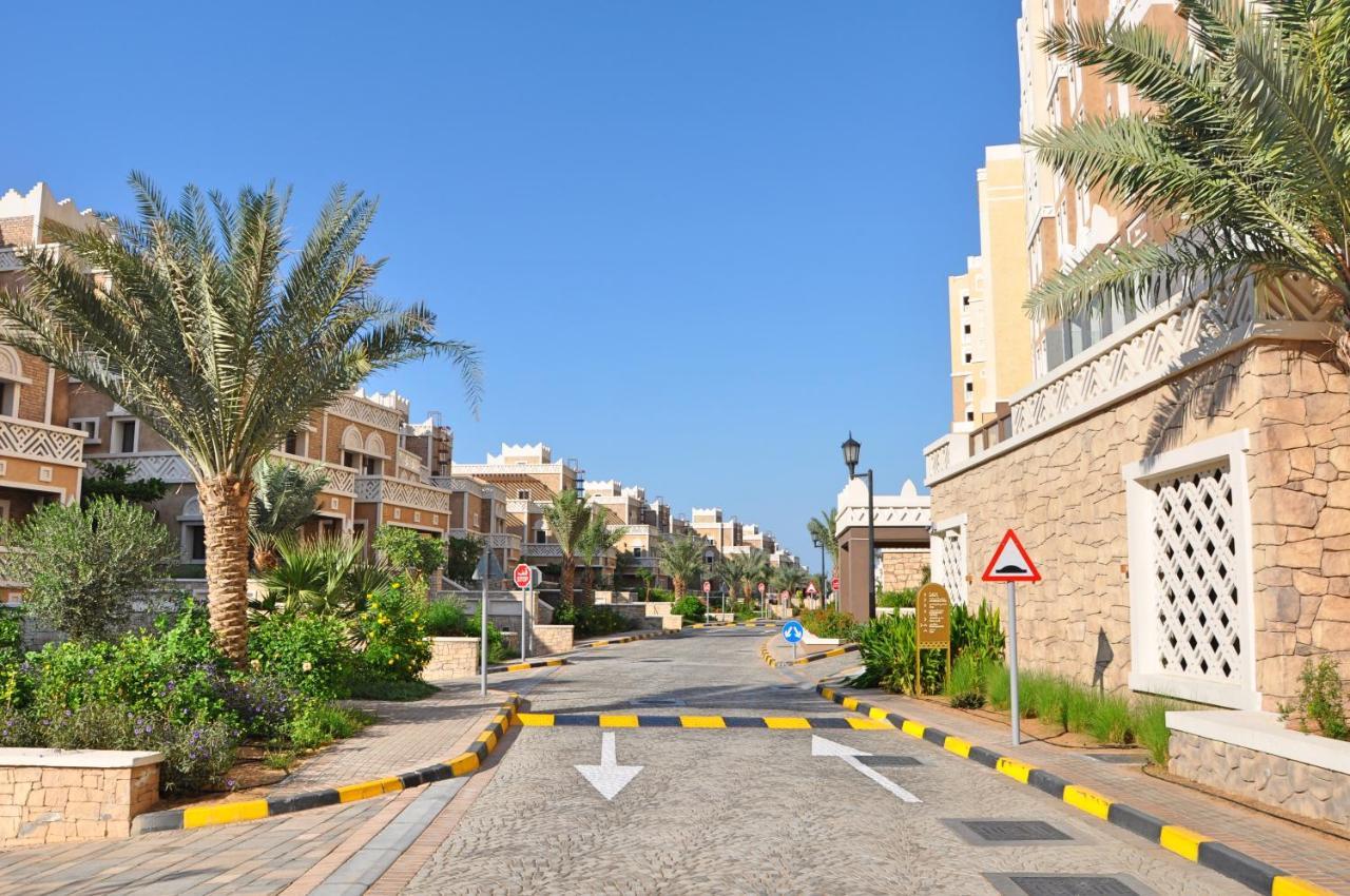 Spacious 4 Bd With Amazing Sea View Apartment *