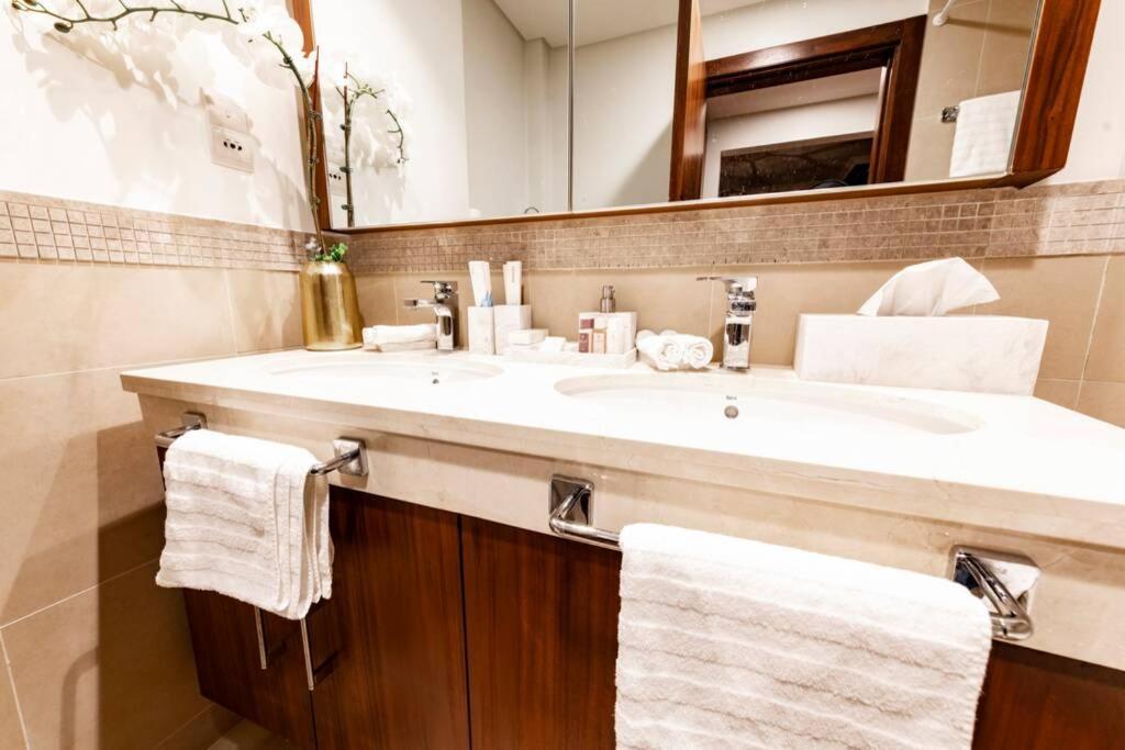 First Class 3br With Full Burj Khalifa And Fountain View Apartment *