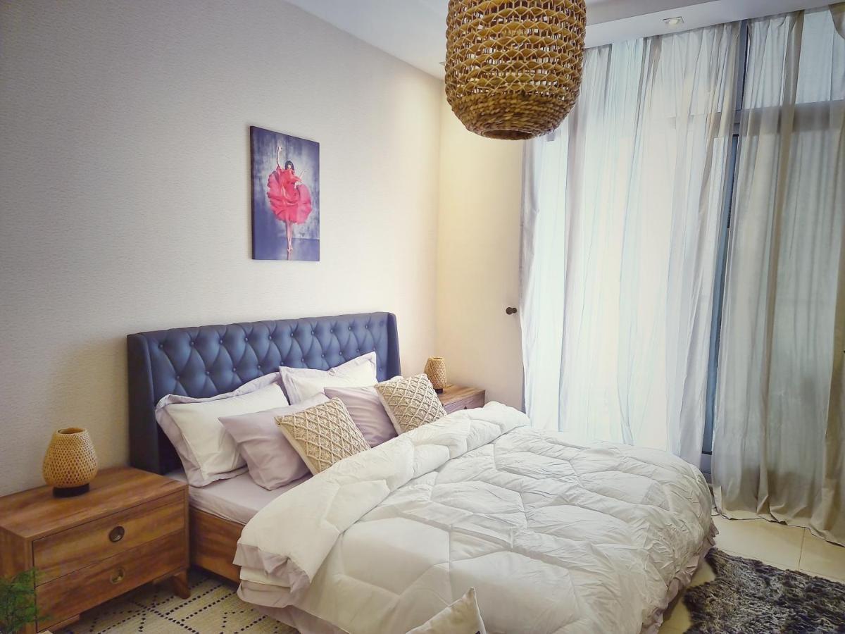 Green Sky Holiday With Shared Kitchen And Lounge Dubai