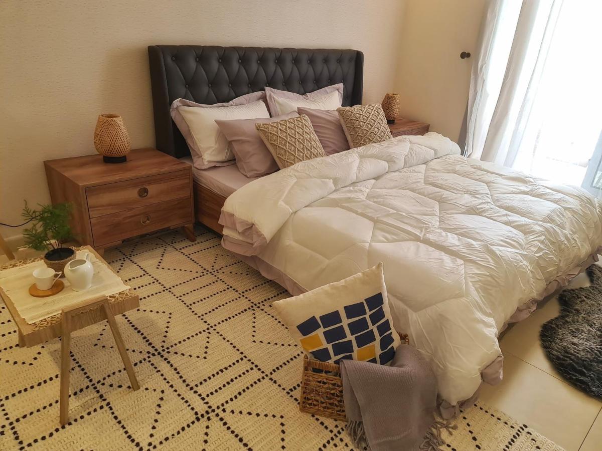 Green Sky Holiday With Shared Kitchen And Lounge