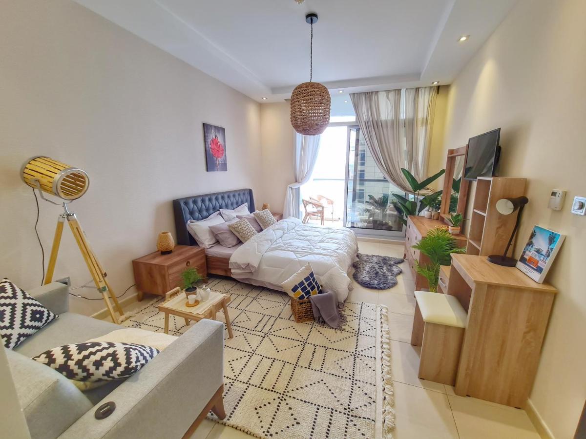 Green Sky Holiday With Shared Kitchen And Lounge * Dubai