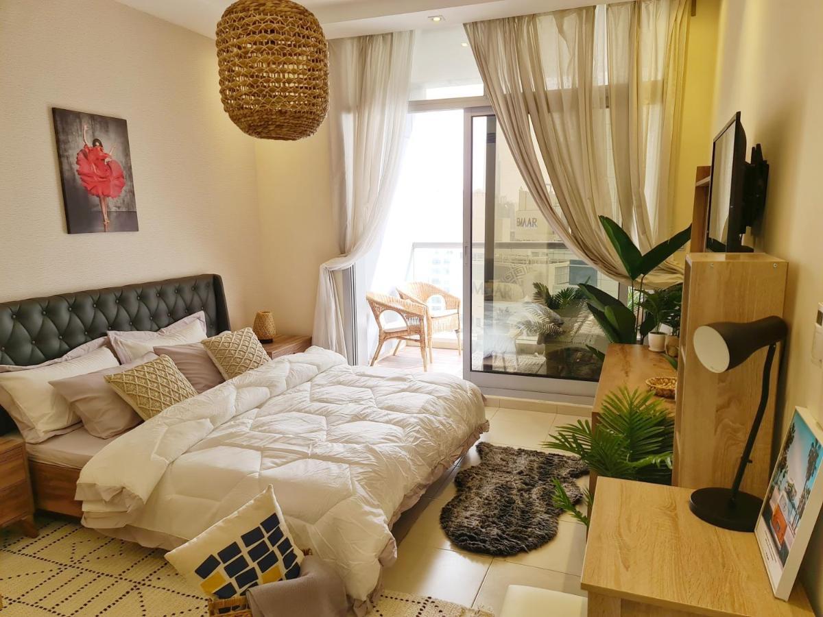Green Sky Holiday With Shared Kitchen And Lounge * Dubai