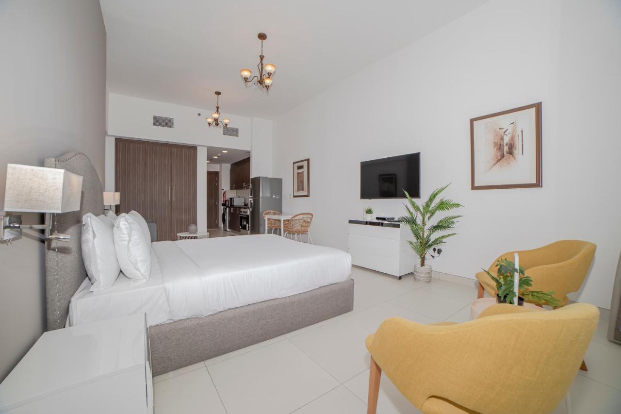 Apartment Fantastay Windsor Residence Luxury Studio W Balcony, Pool, Gym, Wifi, Sauna