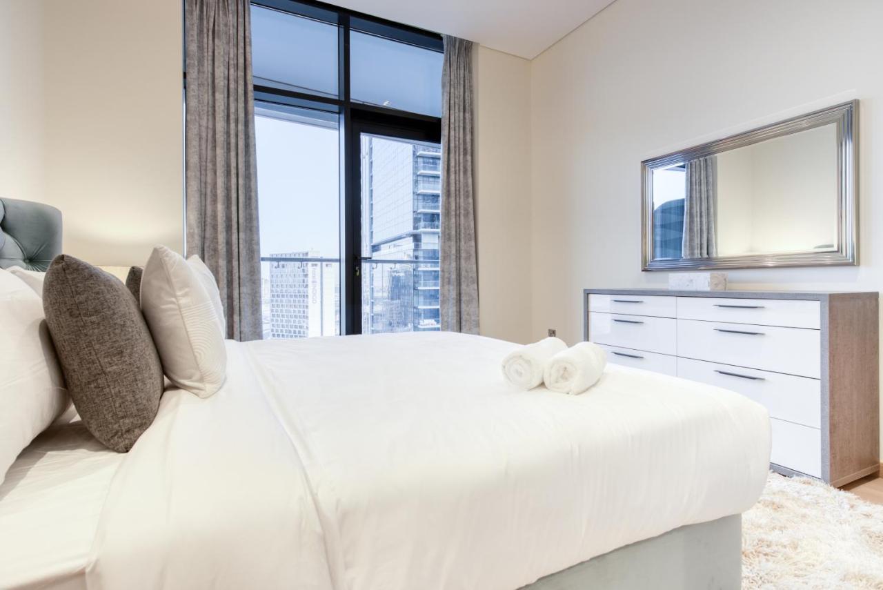 Rh- A Stylish Away From Home, Spacious 02 Bedroom Near Mall *